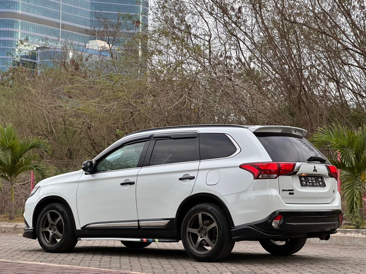 MITSUBISHI OUTLANDER thumbnail 10